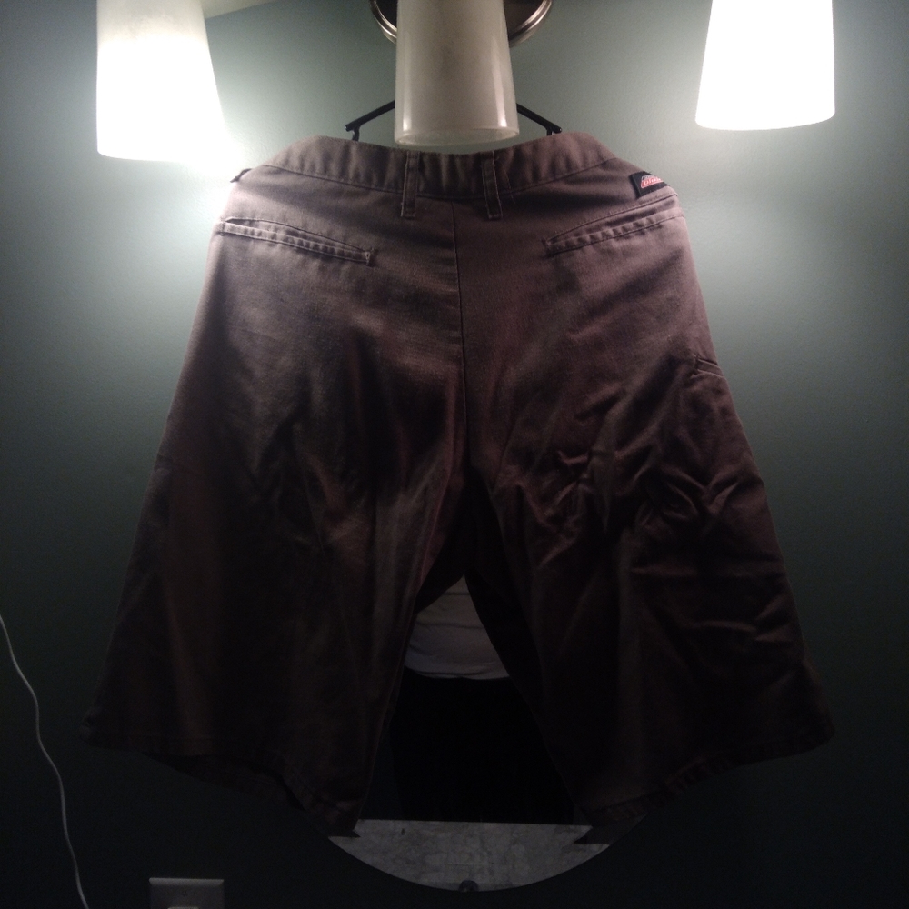 Shorts - Picture 2 of 6